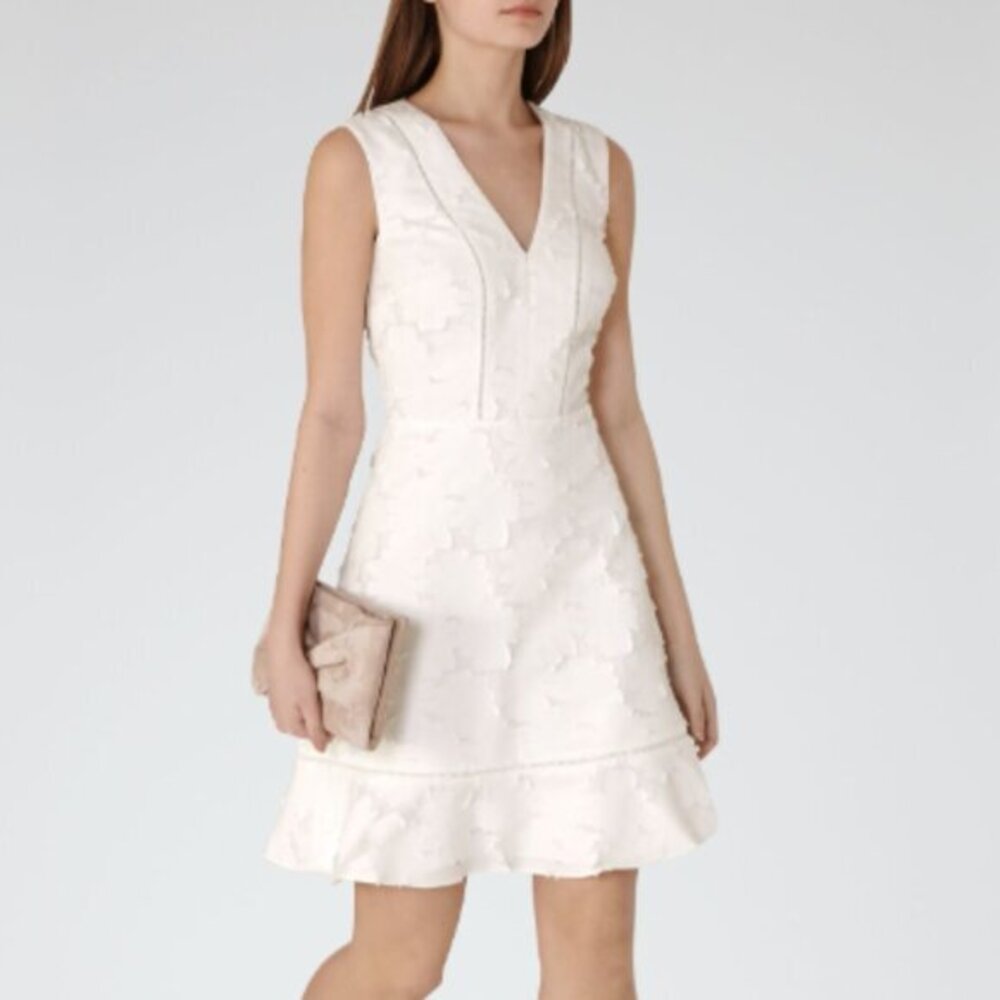 Reiss 'Bee' Sleeveless Fit & Flare Textured Floral V-Neck Dress in White Size 4